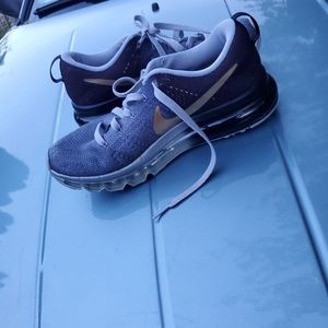 Nike flyknit max shoes